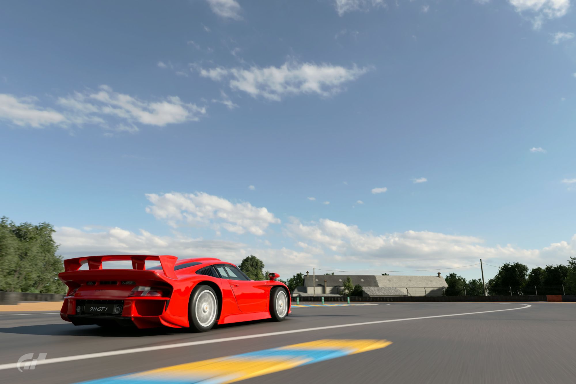 Porsche 911 GT1 Strassenversion at Le Mans!